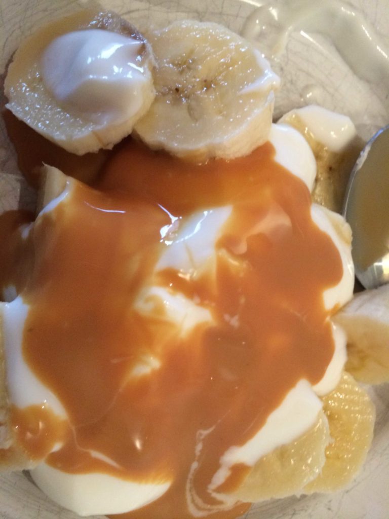 Laktosefri banan- og karamellyoghurt